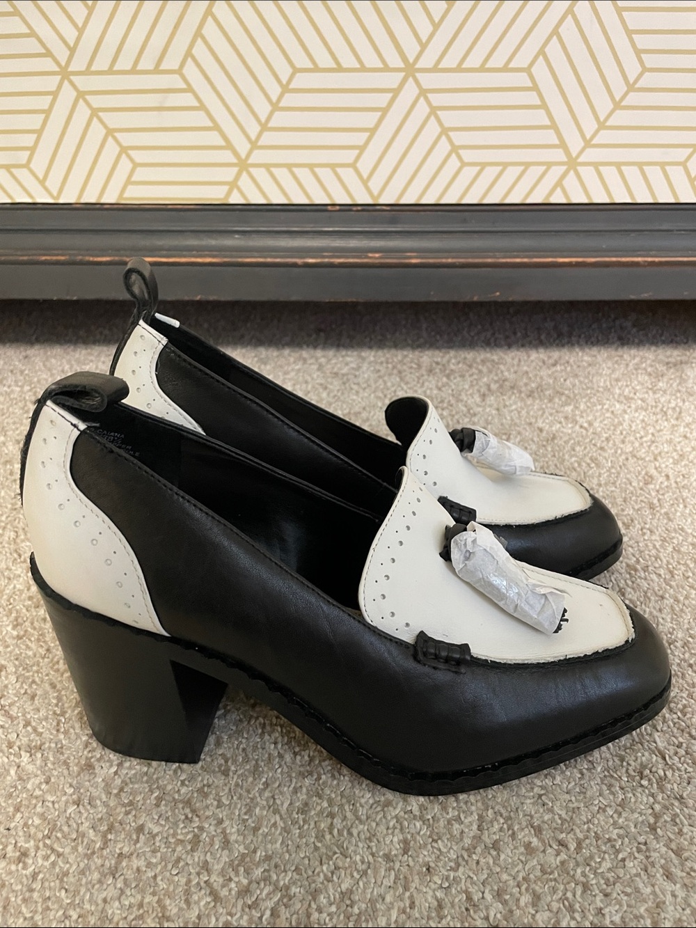 NWOT Vince Camuto Caiana Black and White Two-Tone Block Heel Loafers SZ 8